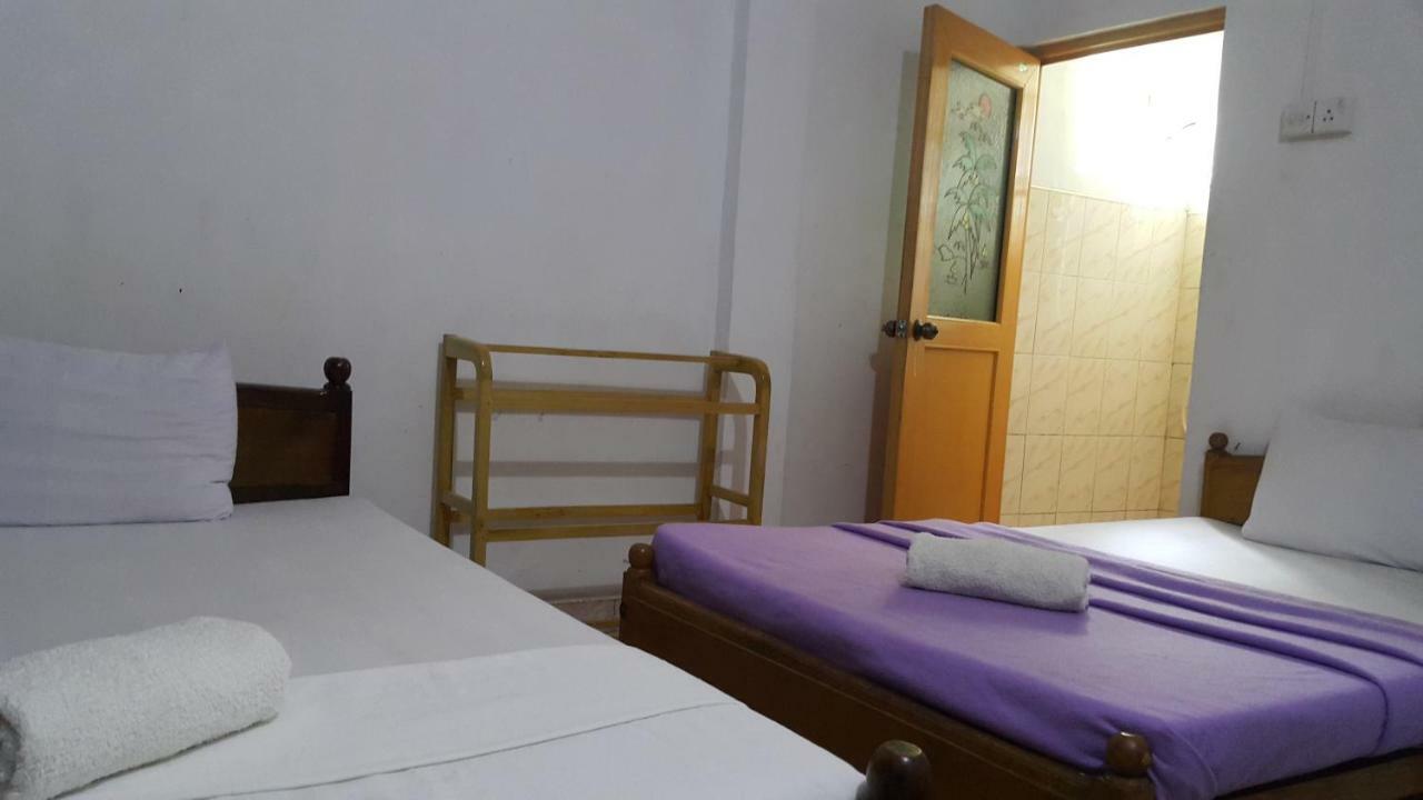 Monkey Hostel Anuradhapura Exterior foto
